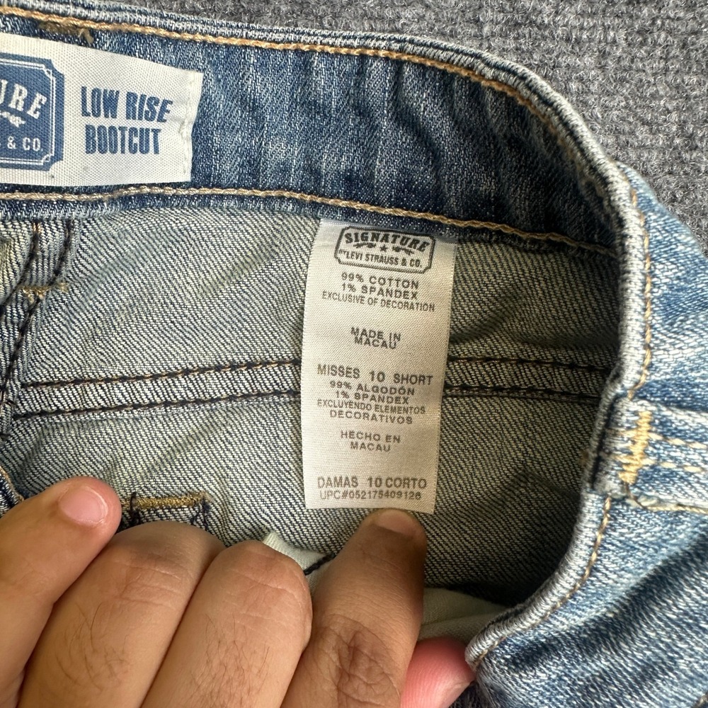 Signature by Levi Strauss Co Low Rise Bootcut Womens 10 Short Blue Jeans Y2K - Picture 8 of 14